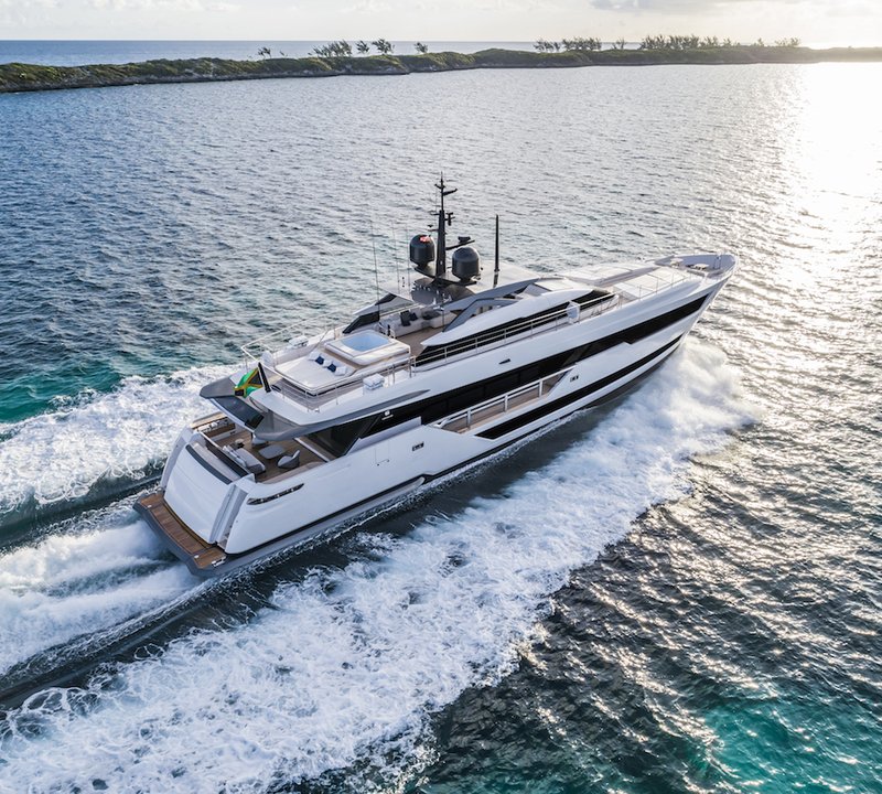 Yacht NEVER BLUE, Ferretti Custom Line | CHARTERWORLD Luxury Superyacht ...